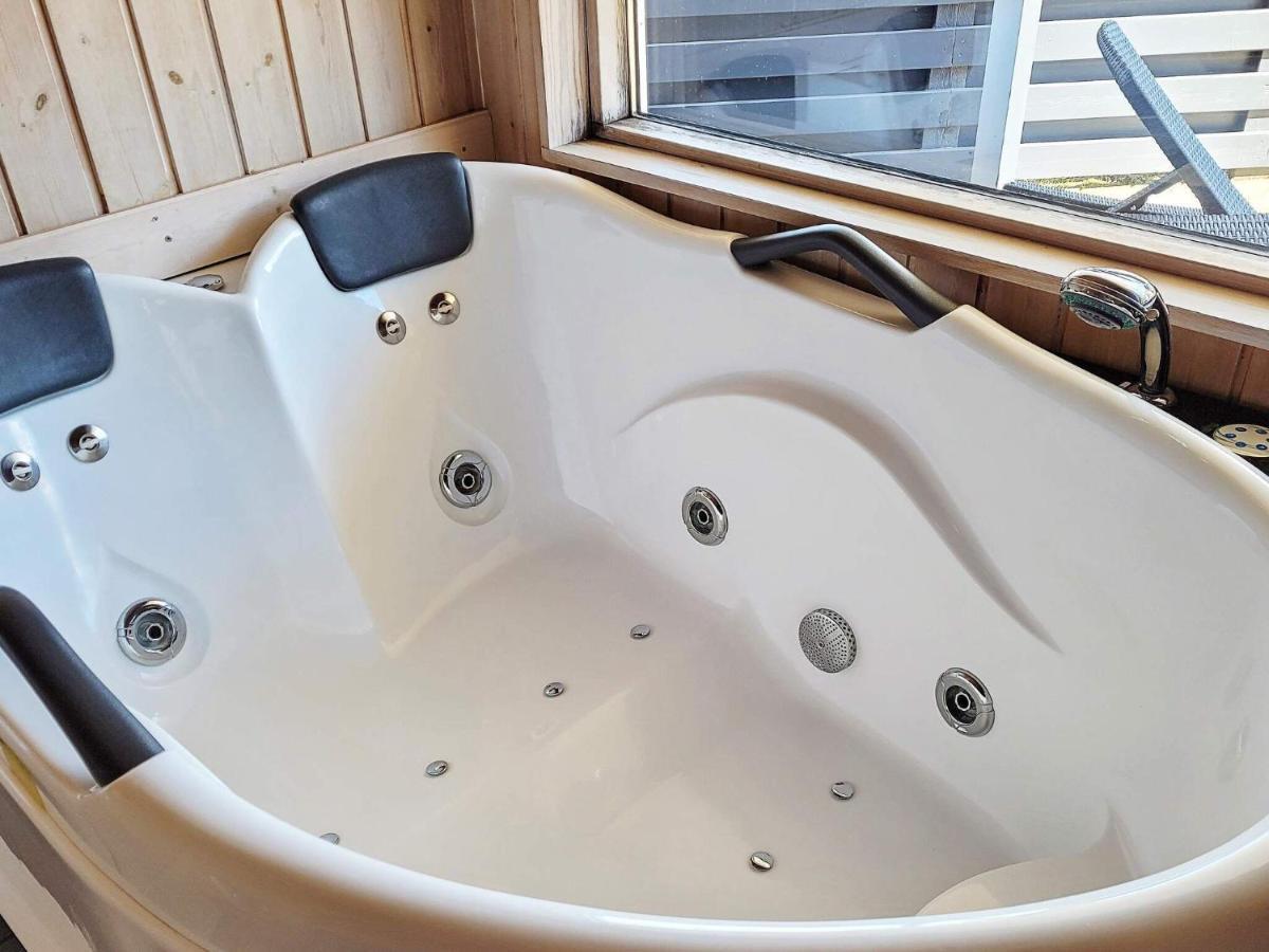 8 Person Holiday Home In Nex Snogebaek Ngoại thất bức ảnh